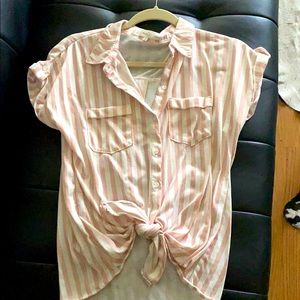 Shortsleeved, striped tie up shirt
